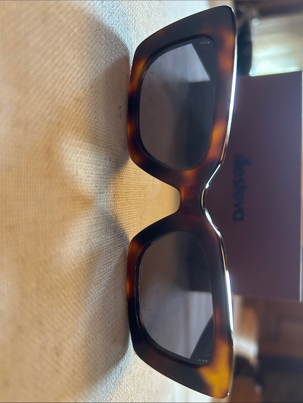 Illesteva Unisex Tortoiseshell Square Sunglasses – Brown